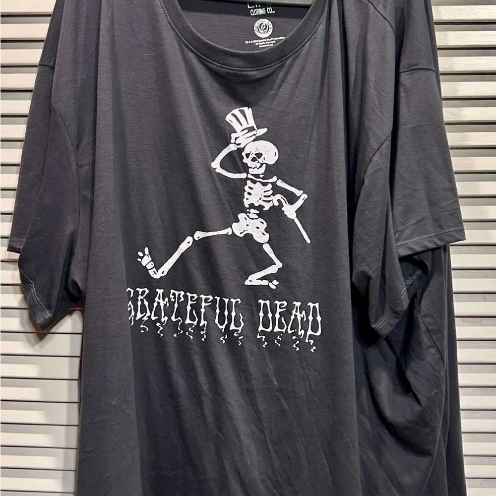 Torrid (Life clothing co) Dark Grey Grateful Dead Short Sleeve Tee Size 6 or 6x